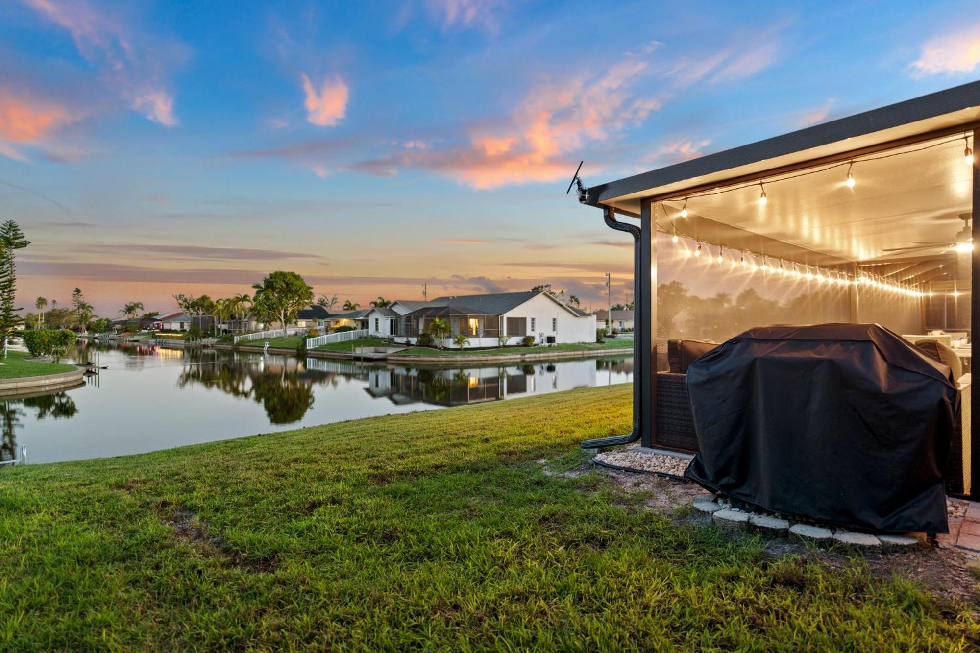 Serenity Waterfront Villa With King Suite, Private Pool, Great Lanai Enclosure And Long Water Views Cape Coral Exterior foto