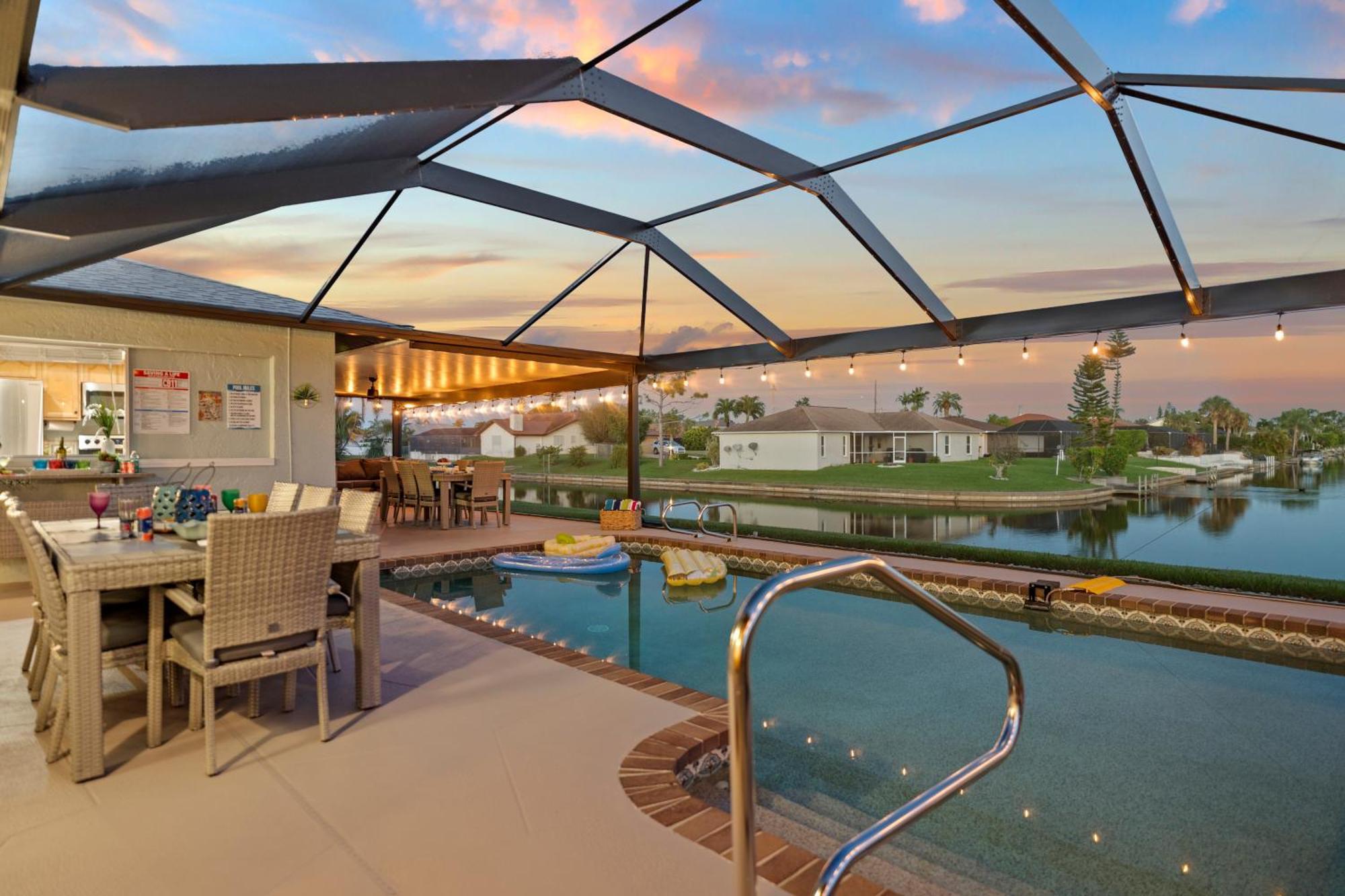 Serenity Waterfront Villa With King Suite, Private Pool, Great Lanai Enclosure And Long Water Views Cape Coral Exterior foto