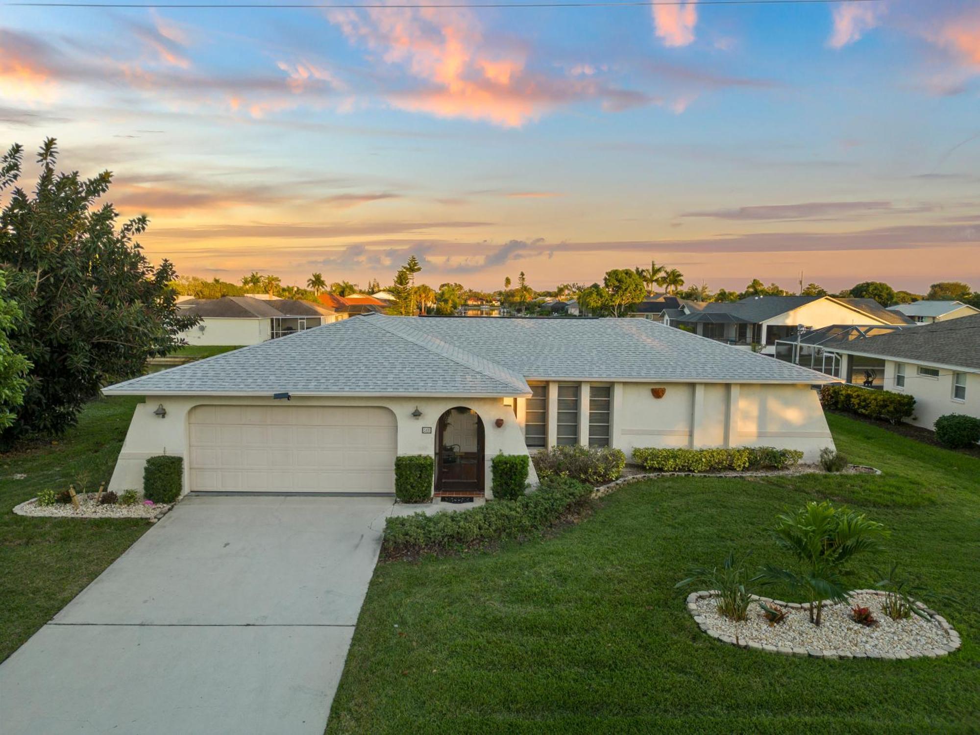 Serenity Waterfront Villa With King Suite, Private Pool, Great Lanai Enclosure And Long Water Views Cape Coral Exterior foto